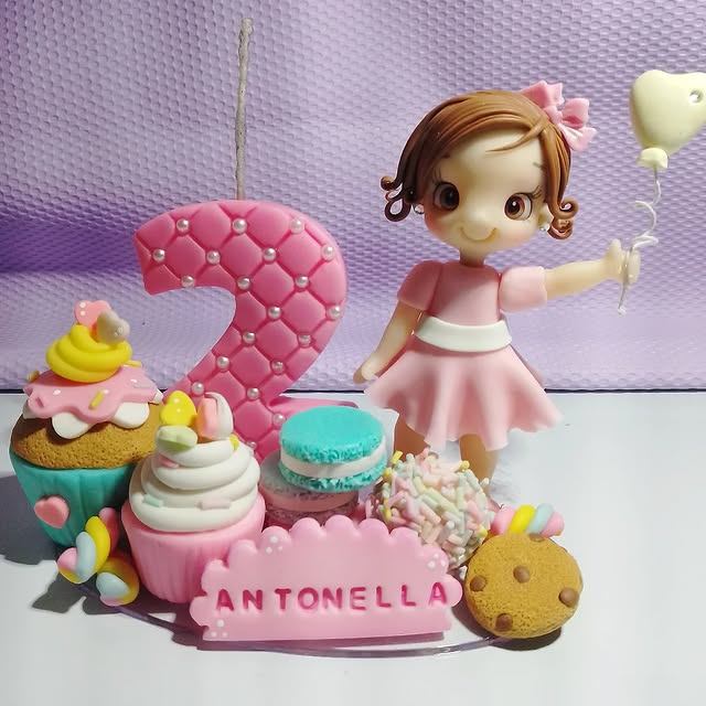 Topo de bolo personalizado em biscuit